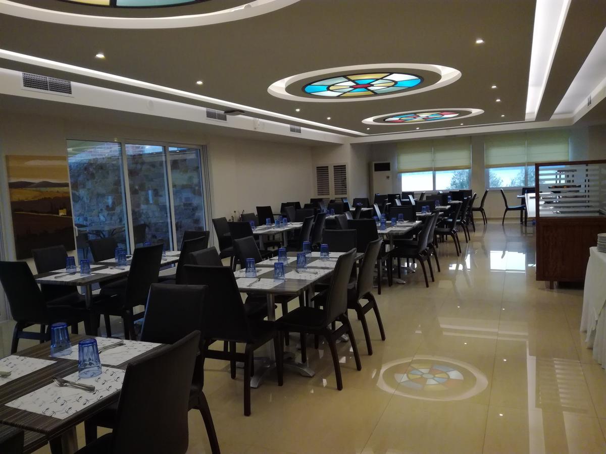 Junior Hotel Ірія Екстер'єр фото