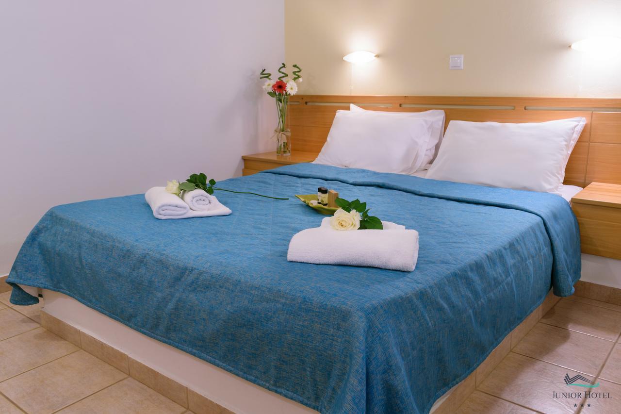 Junior Hotel Ірія Екстер'єр фото