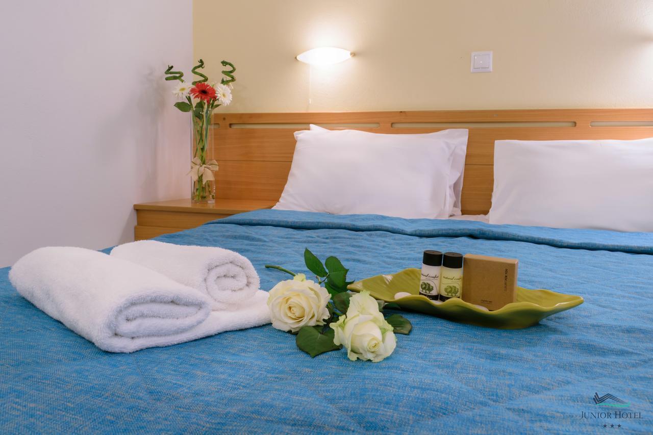 Junior Hotel Ірія Екстер'єр фото