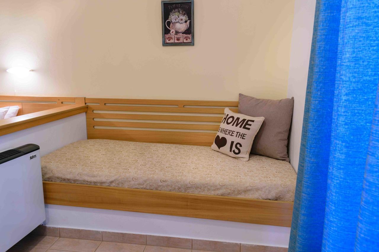 Junior Hotel Ірія Екстер'єр фото