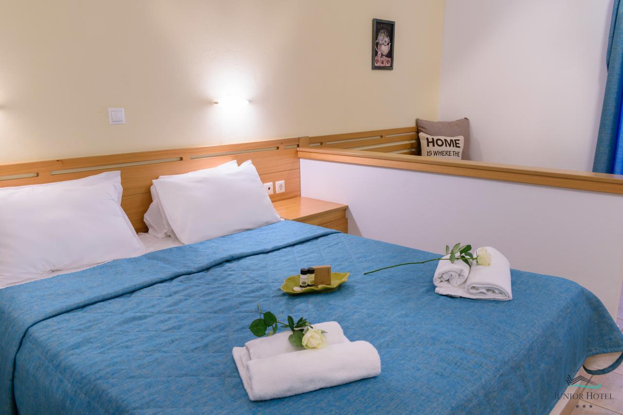Junior Hotel Ірія Екстер'єр фото