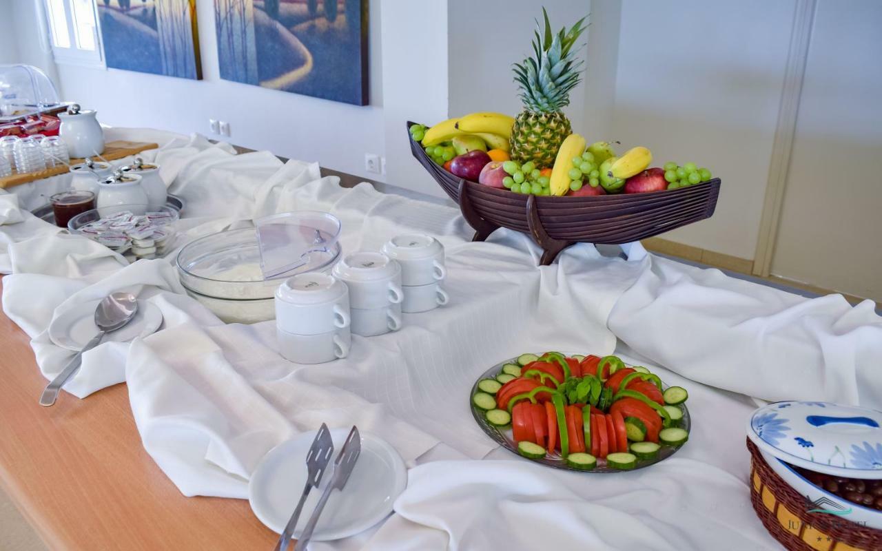 Junior Hotel Ірія Екстер'єр фото