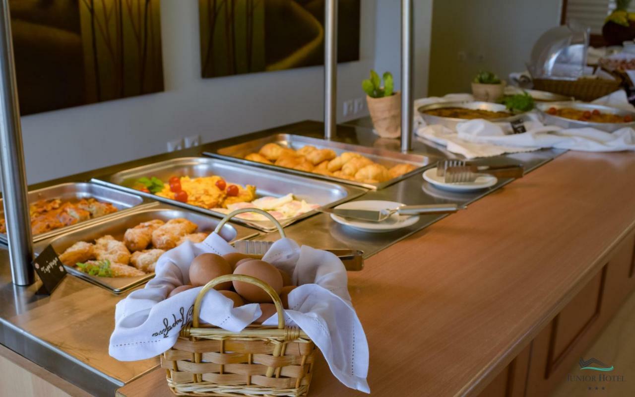 Junior Hotel Ірія Екстер'єр фото