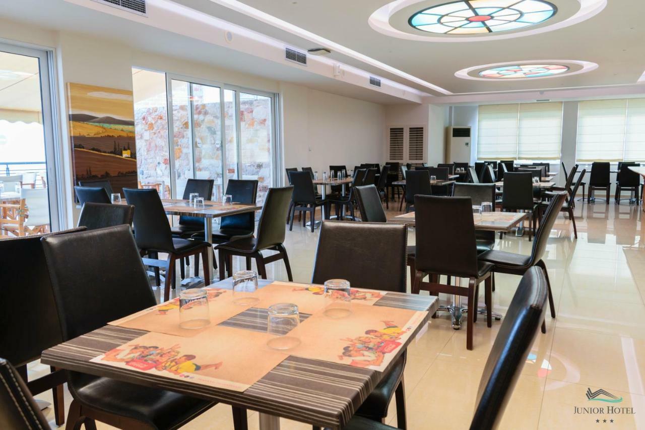 Junior Hotel Ірія Екстер'єр фото