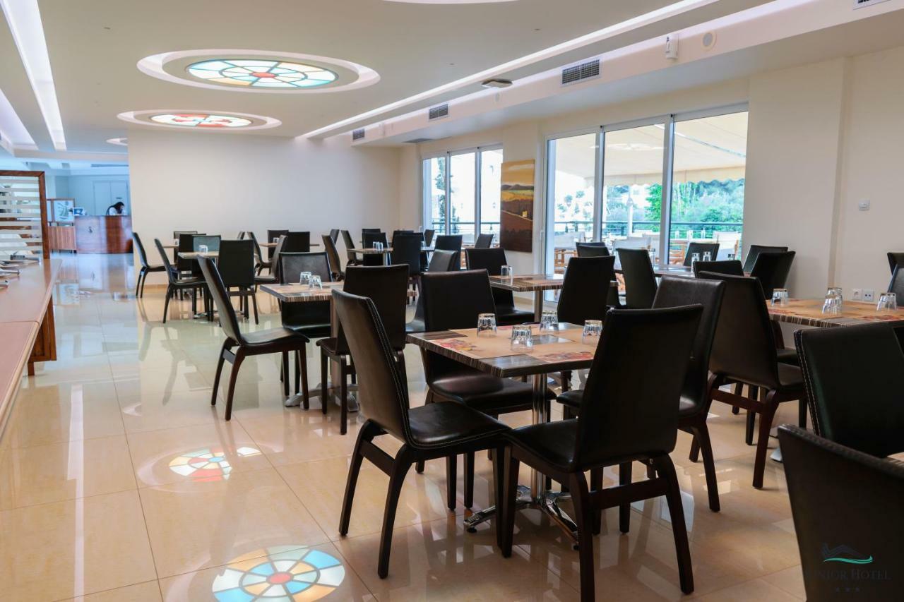 Junior Hotel Ірія Екстер'єр фото